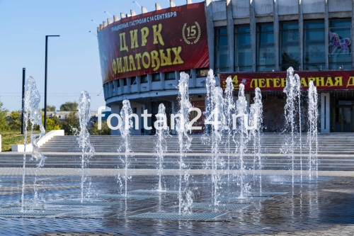 Фонтан в районе здания государственного цирка